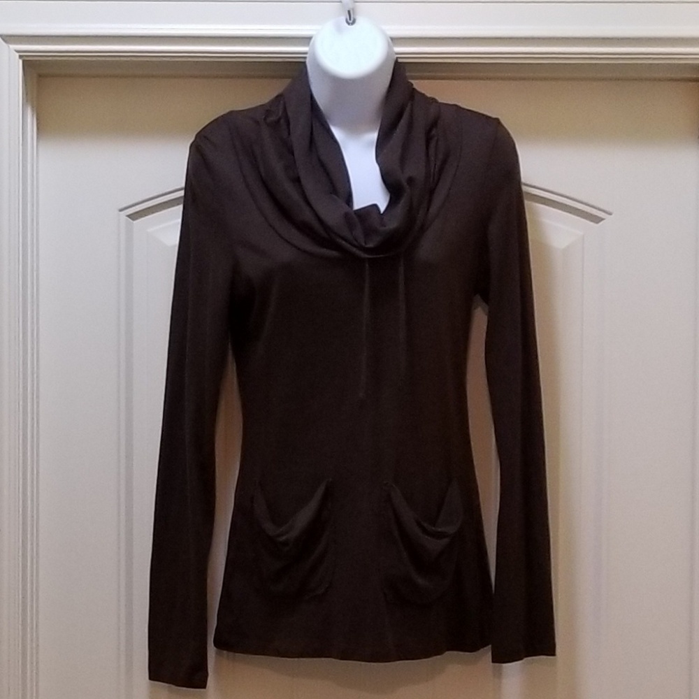 BCBG long sleeve top
